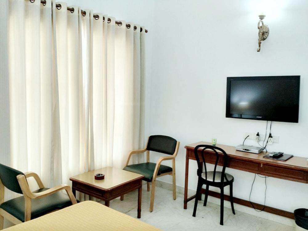 Hotel Palm Greens New Delhi Eksteriør bilde