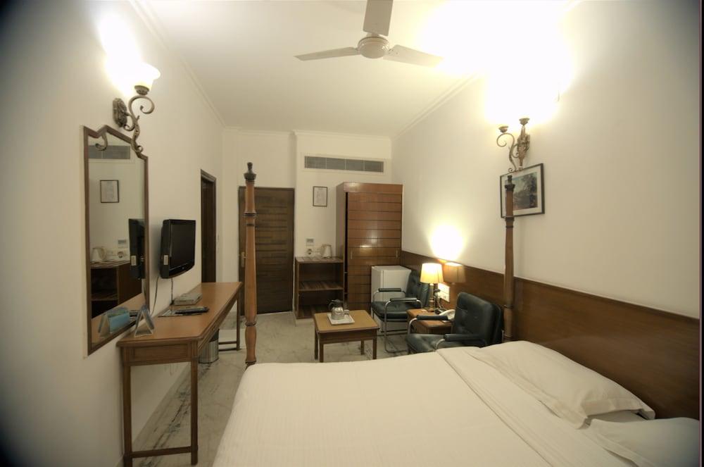 Hotel Palm Greens New Delhi Eksteriør bilde