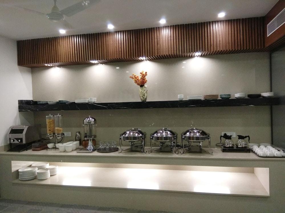 Hotel Palm Greens New Delhi Eksteriør bilde