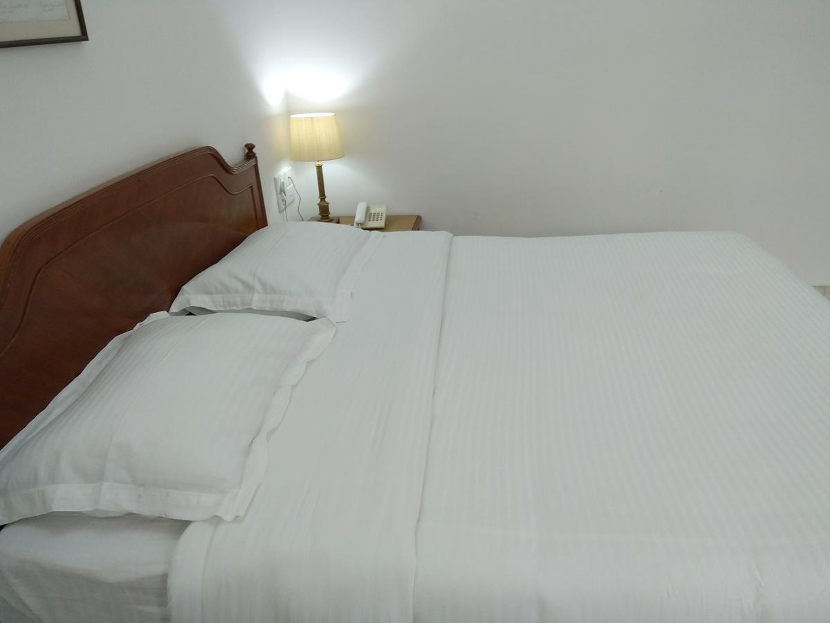 Hotel Palm Greens New Delhi Eksteriør bilde