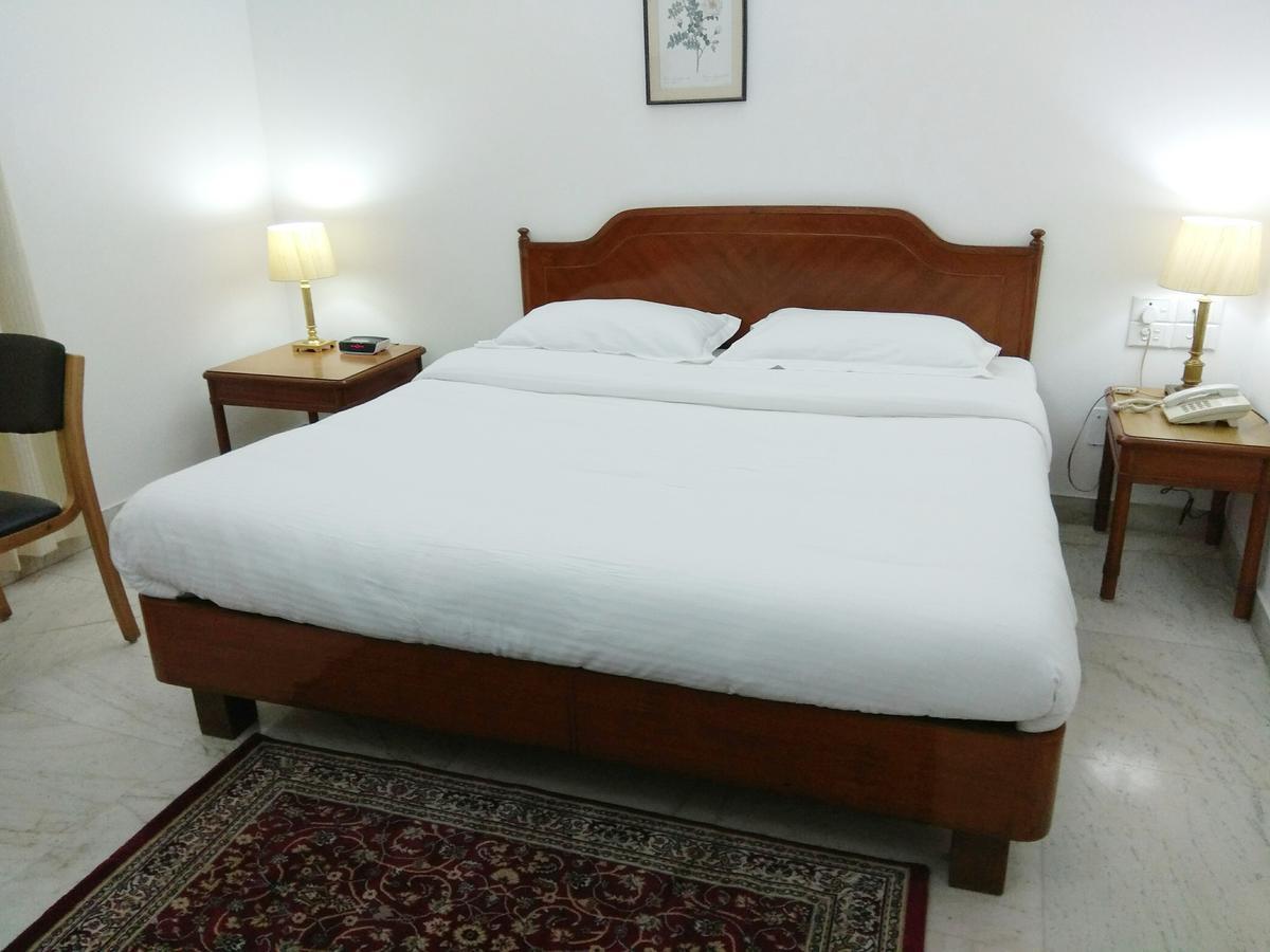 Hotel Palm Greens New Delhi Eksteriør bilde