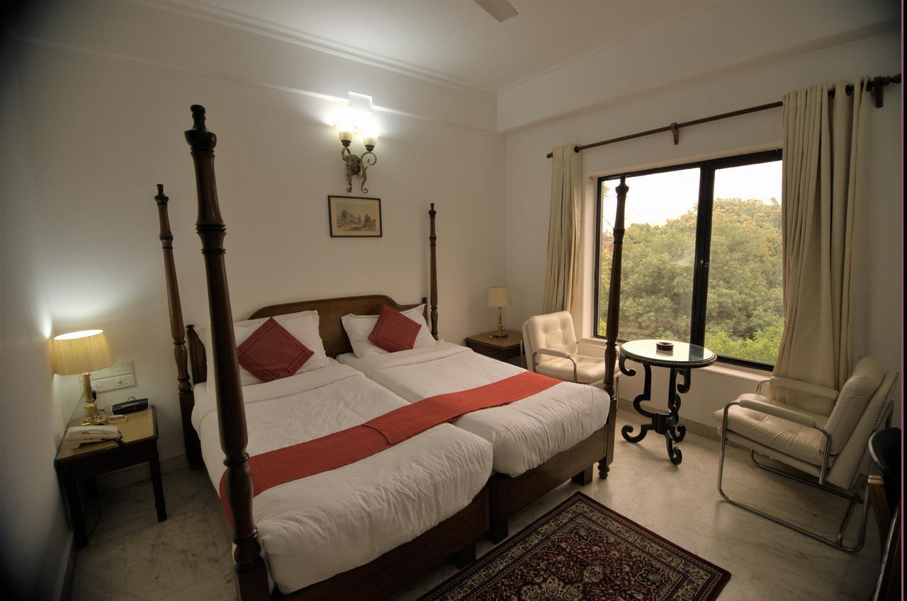 Hotel Palm Greens New Delhi Eksteriør bilde