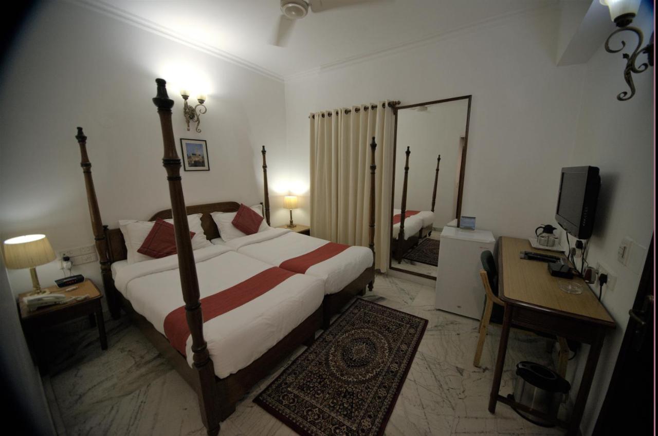 Hotel Palm Greens New Delhi Eksteriør bilde