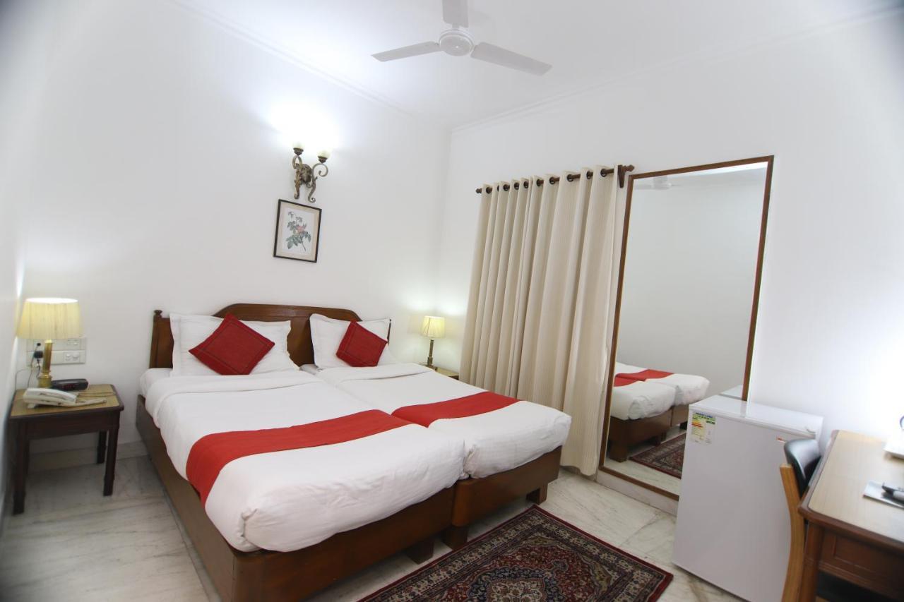 Hotel Palm Greens New Delhi Eksteriør bilde