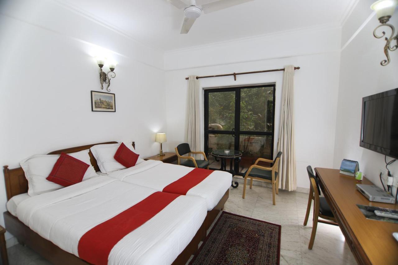Hotel Palm Greens New Delhi Eksteriør bilde