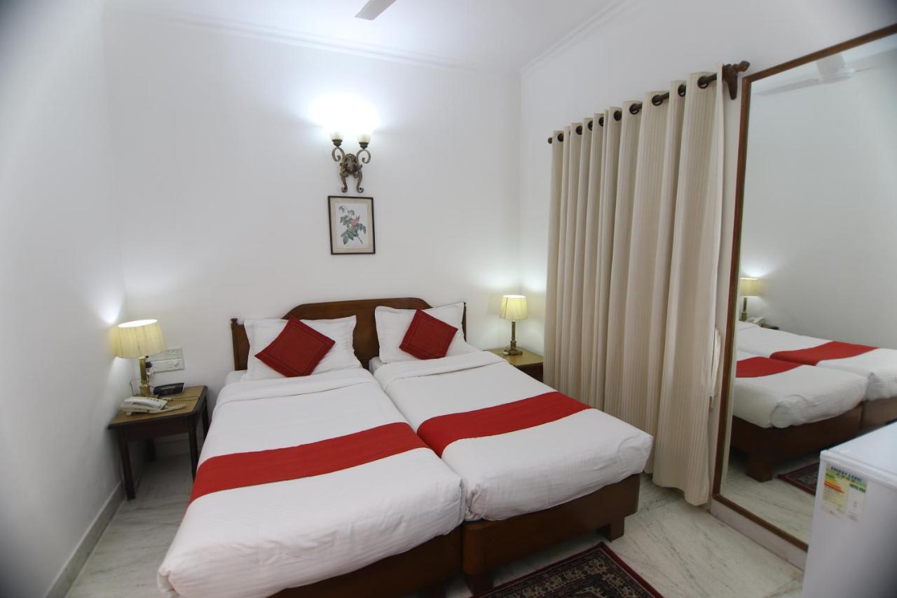 Hotel Palm Greens New Delhi Eksteriør bilde