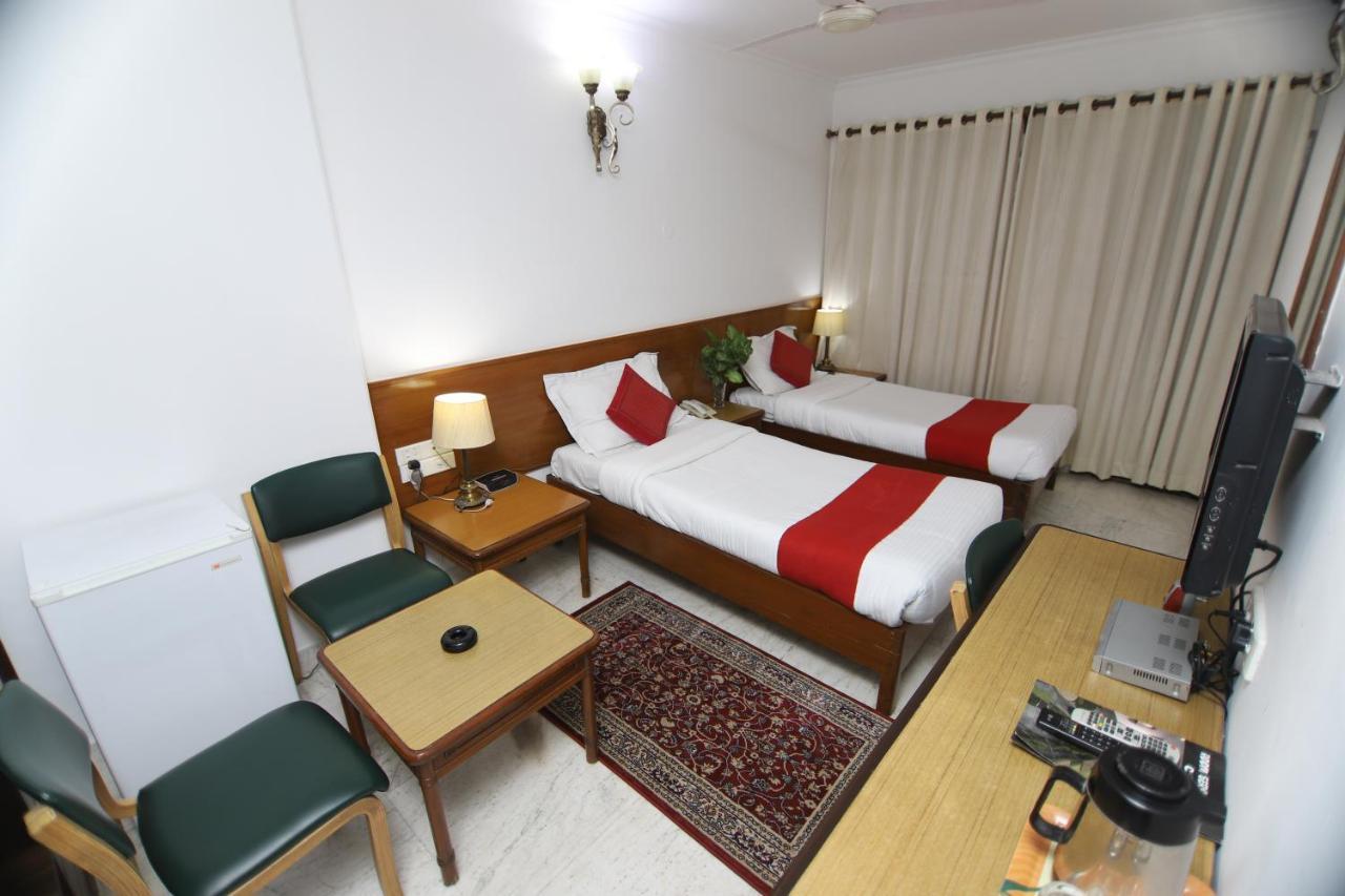 Hotel Palm Greens New Delhi Eksteriør bilde