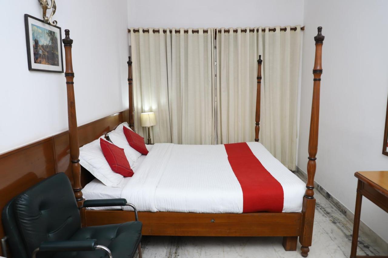 Hotel Palm Greens New Delhi Eksteriør bilde